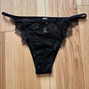 NWOT Victoria Secret Black Itsy/Mini Lace Panty Size Medium